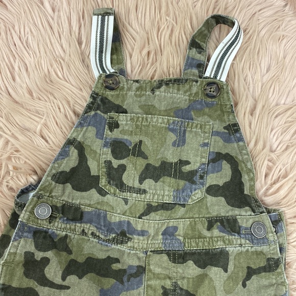 Boys Camo Shorts Overalls - Picture 2 of 4